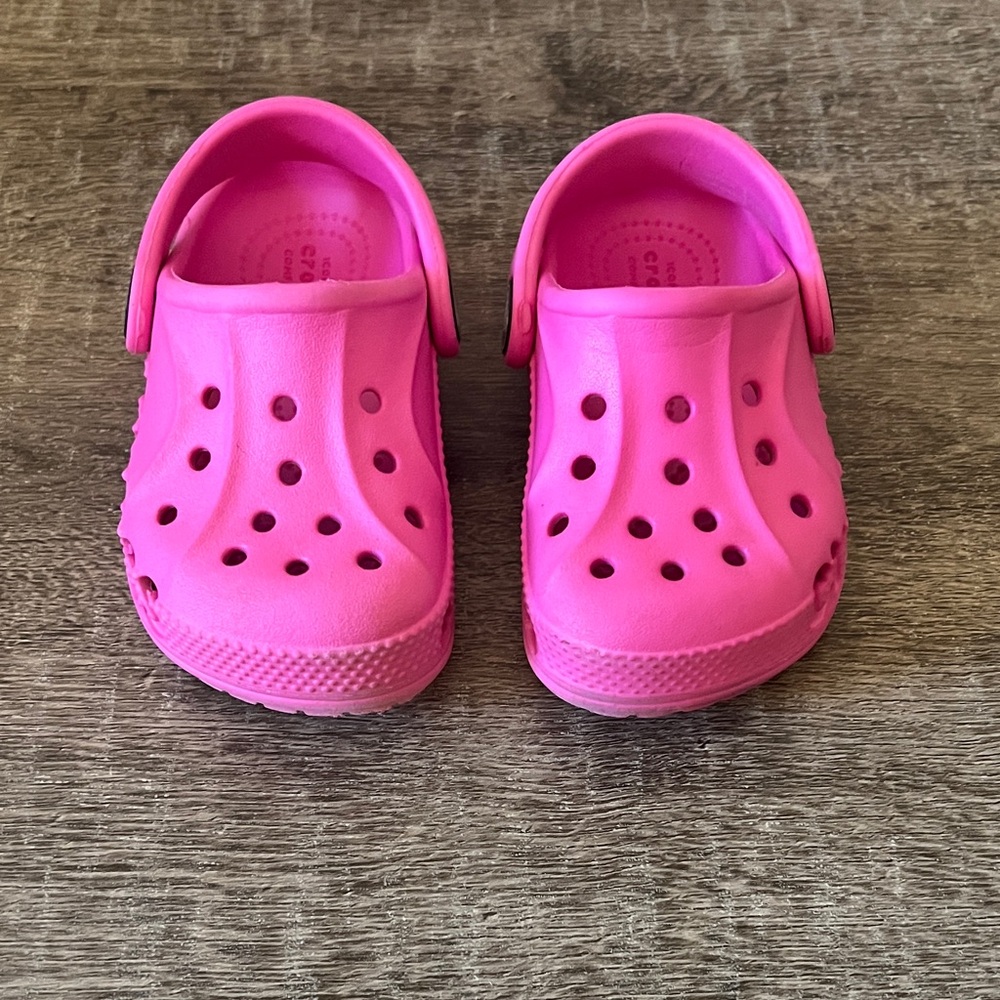 Toddler Girl Crocs. Pink size 5